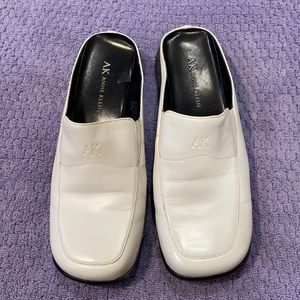 Anne Klein white Mules